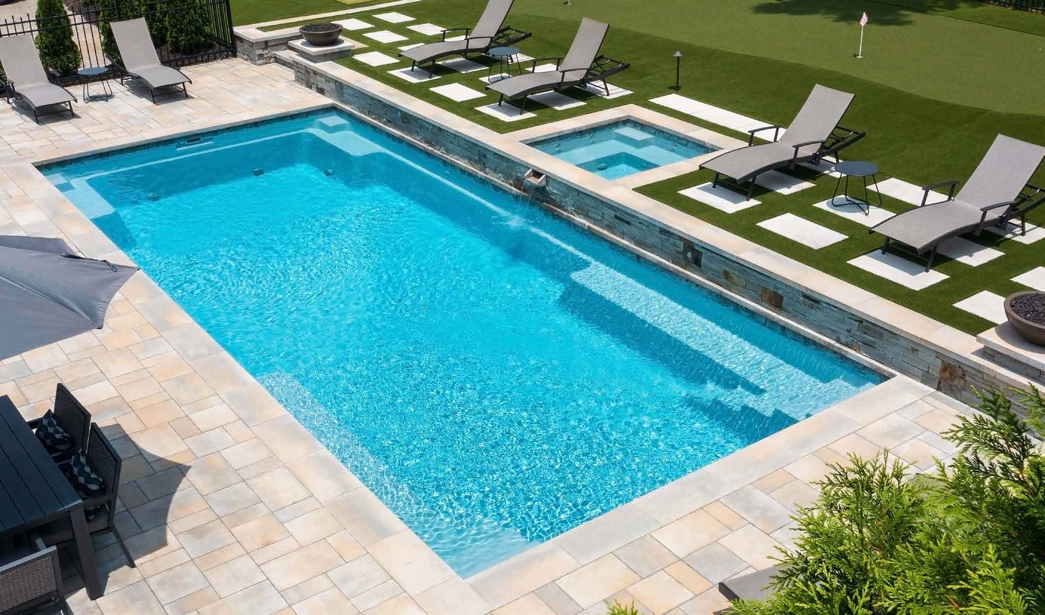 Supreme™ Fiberglass pool