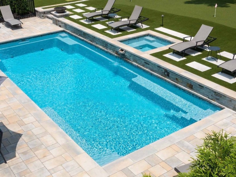 Supreme™ Fiberglass pool